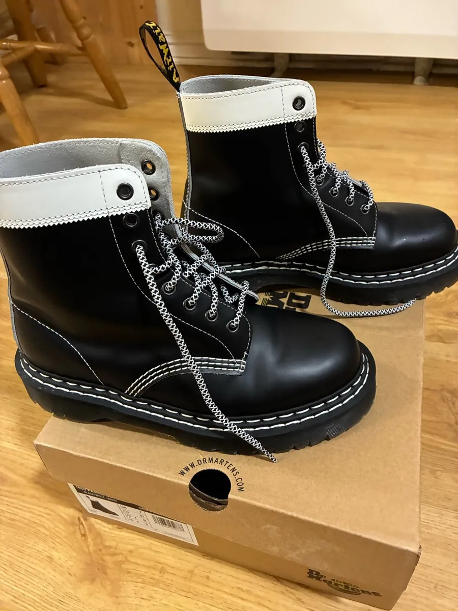 Men’s Dr Martens boots - Image 3