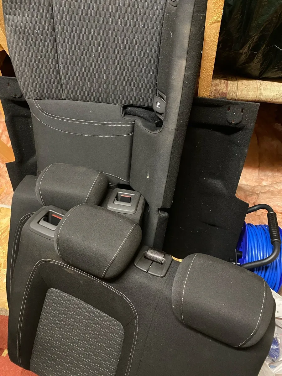 Opel/Vauxhall Astra rear seats