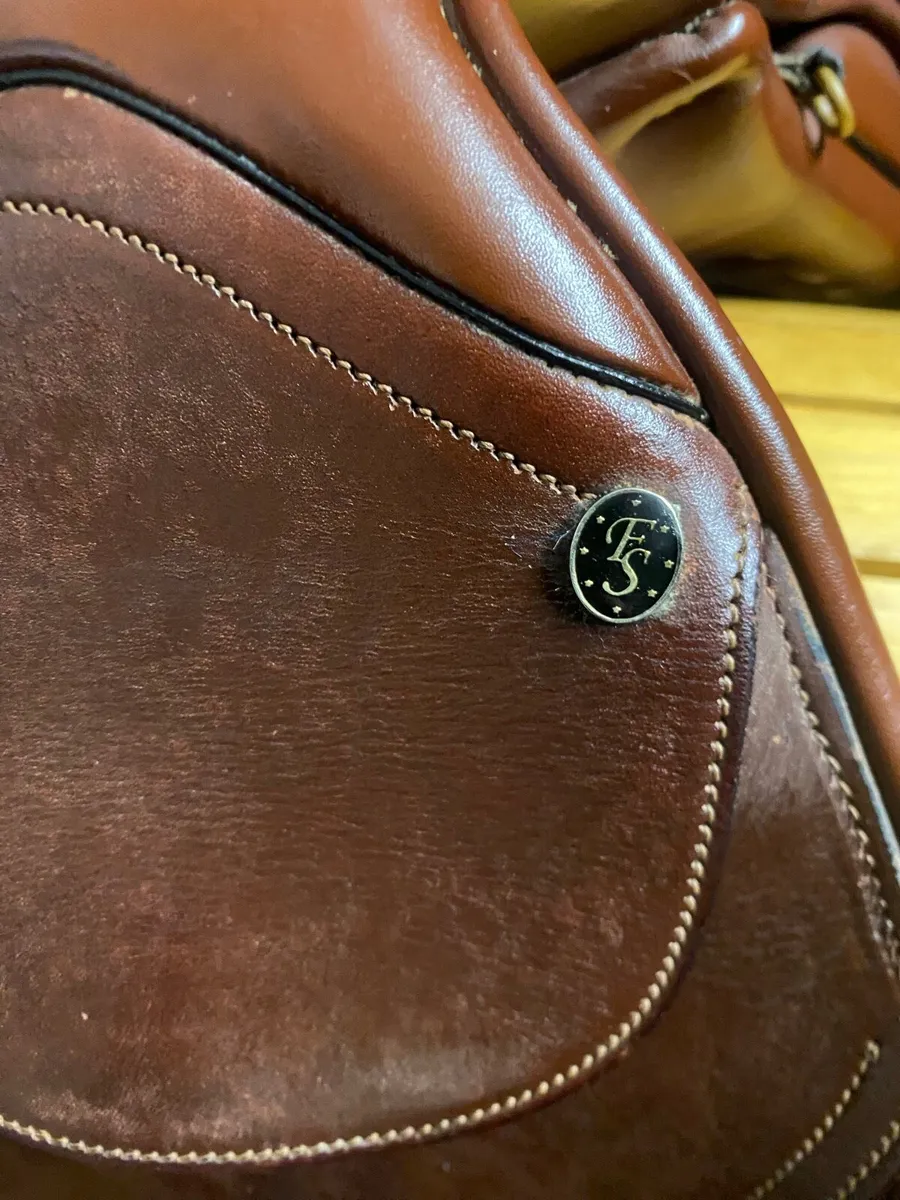 17.5 medium wide brown Leather jump saddle - Image 4