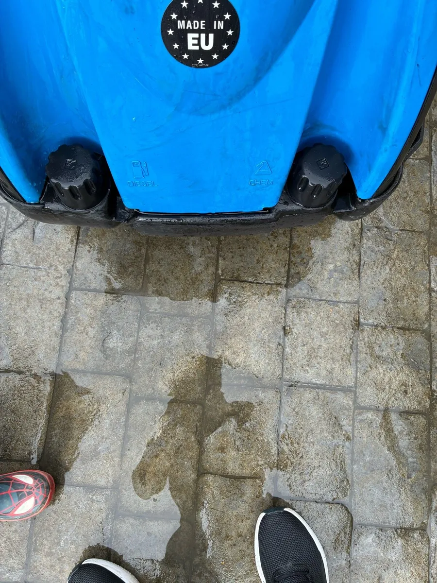 Hot and cold pressure washer 240v - Image 3