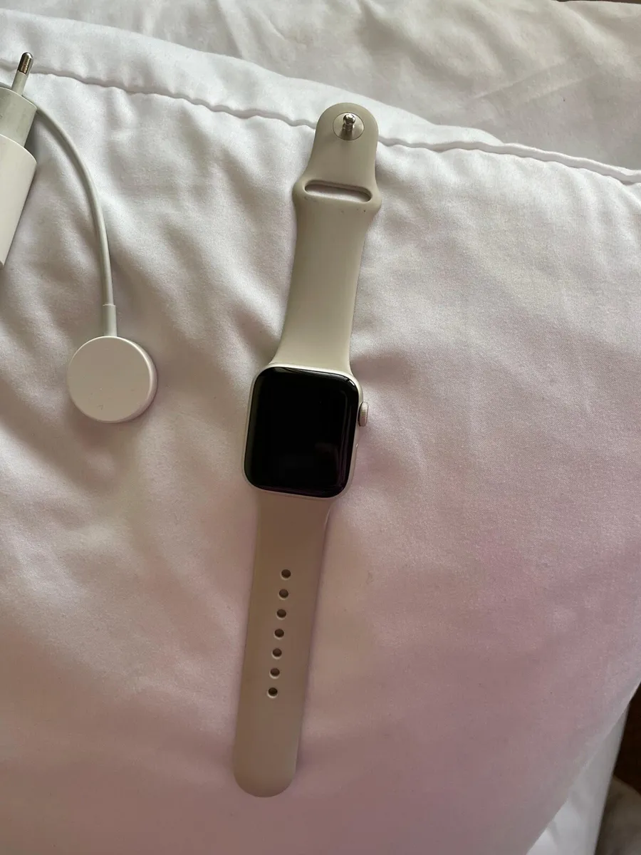 Apple Watch SE 40mm - Aluminium case - Image 1