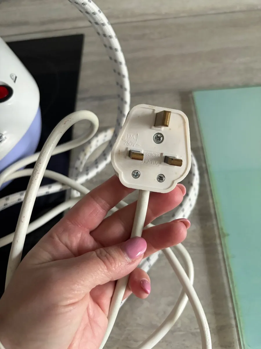 Pressurised Steam Iron - Image 3