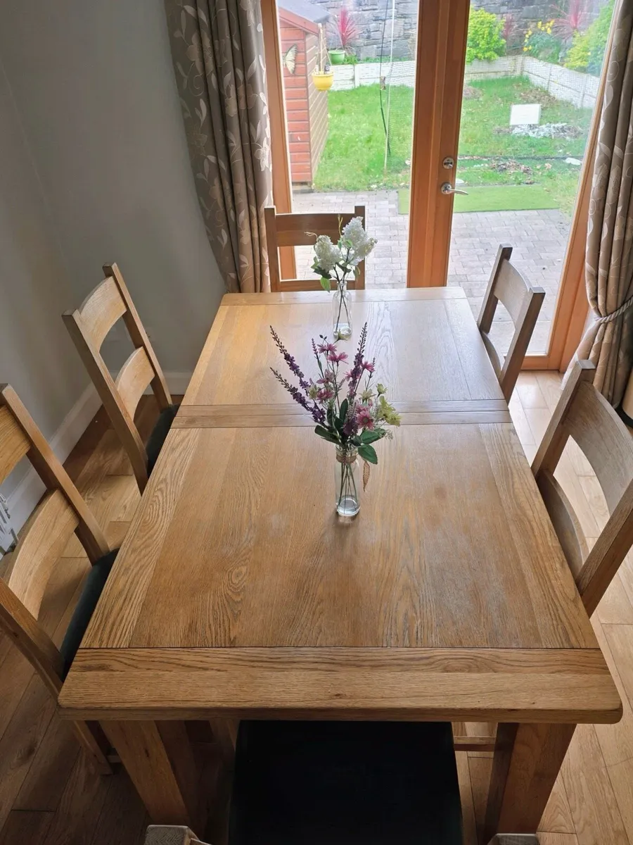 Table and chairs - Image 2
