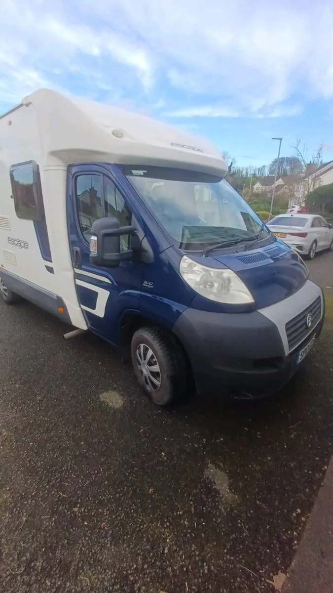 NI reg Swift Escape 664 Fixed Bed - Image 3
