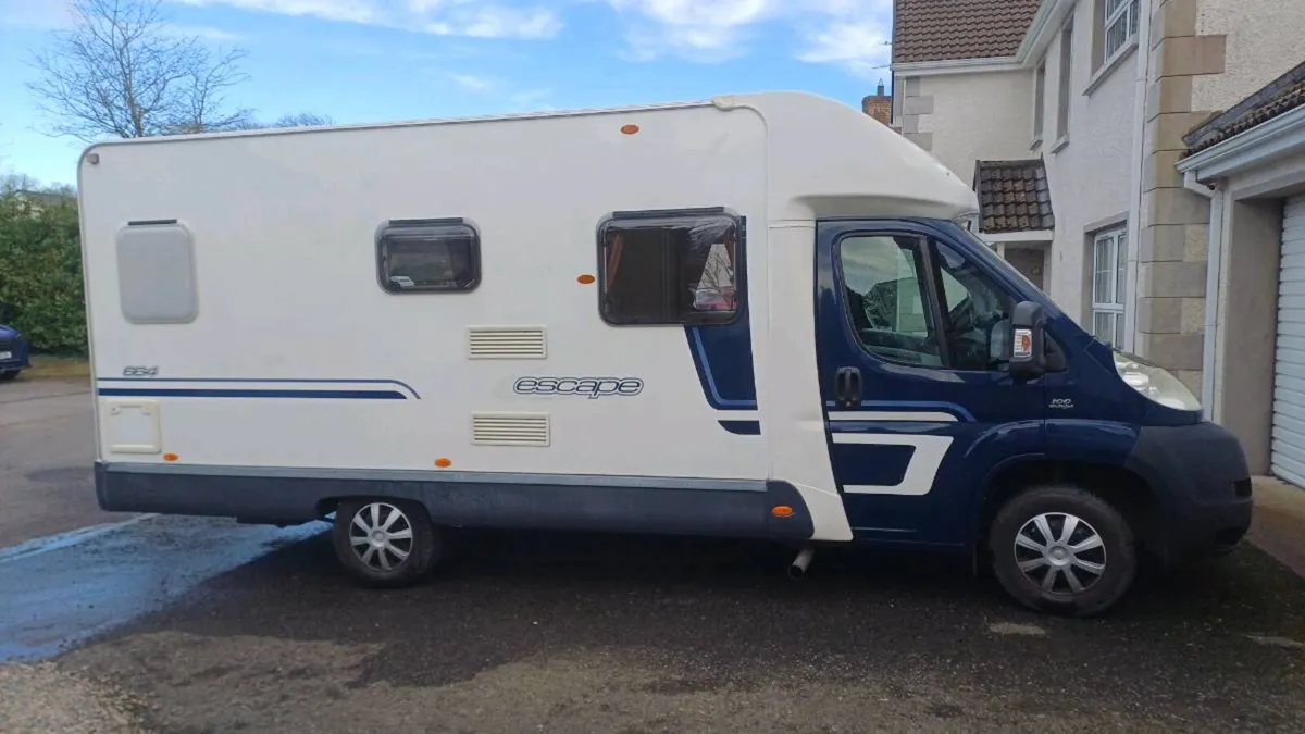 NI reg Swift Escape 664 Fixed Bed - Image 4