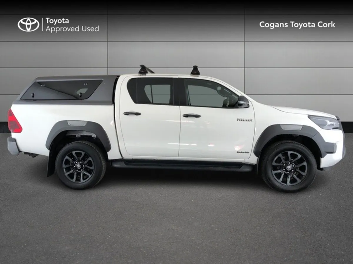 Toyota Hilux 2.8 INVINCIBLE AUTO 4DR - Image 3