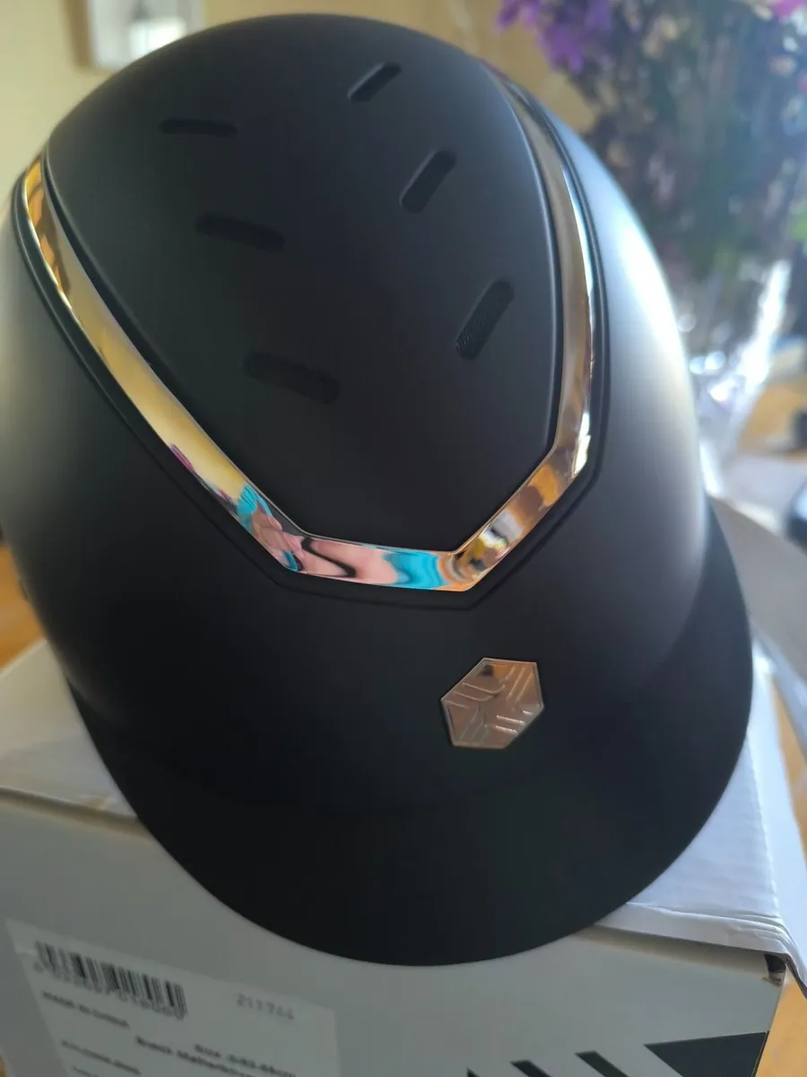 Horse riding helmet - Image 3