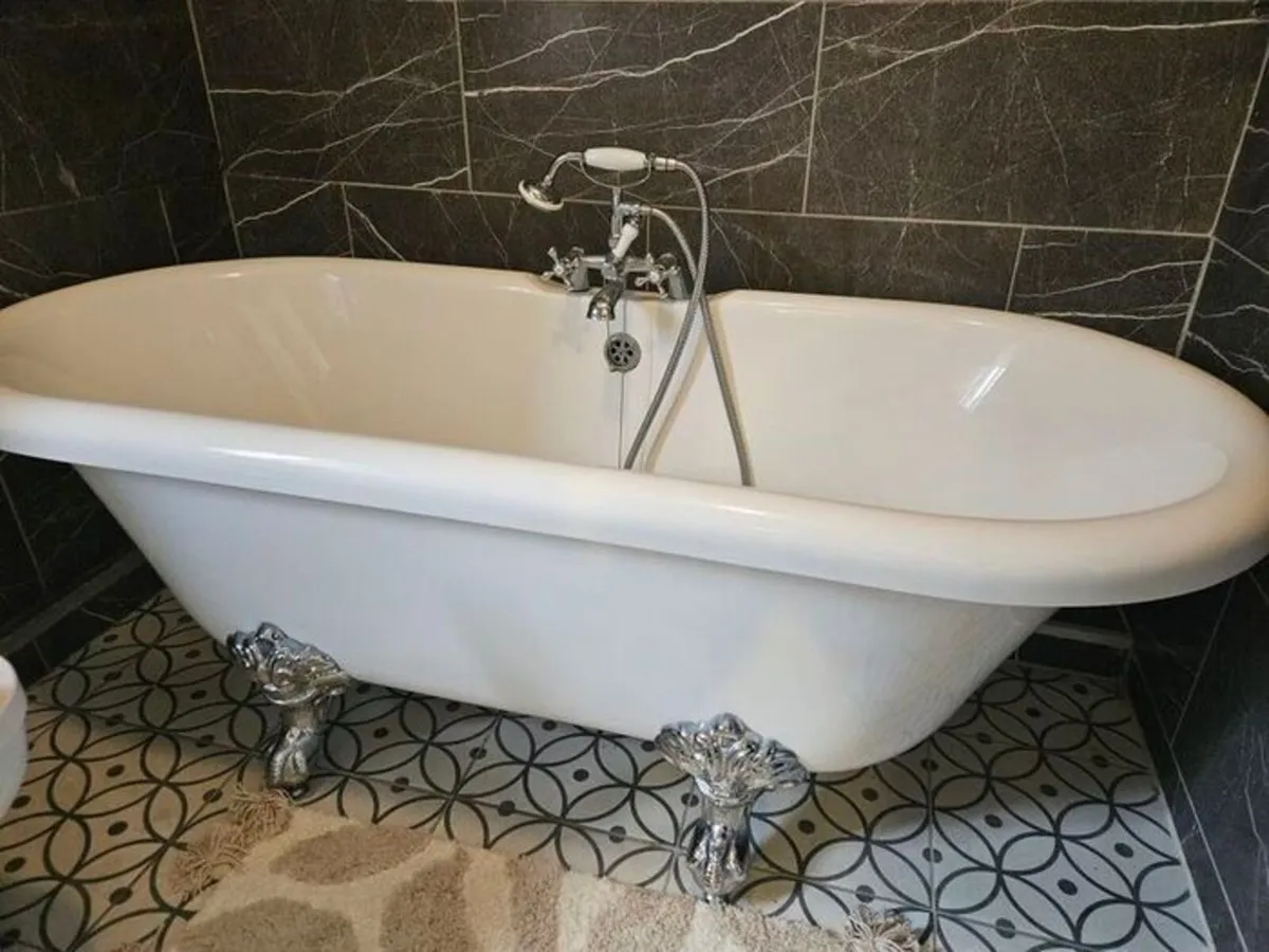 Bath - Free Standing Clawfoot rolltop Bath - Image 1