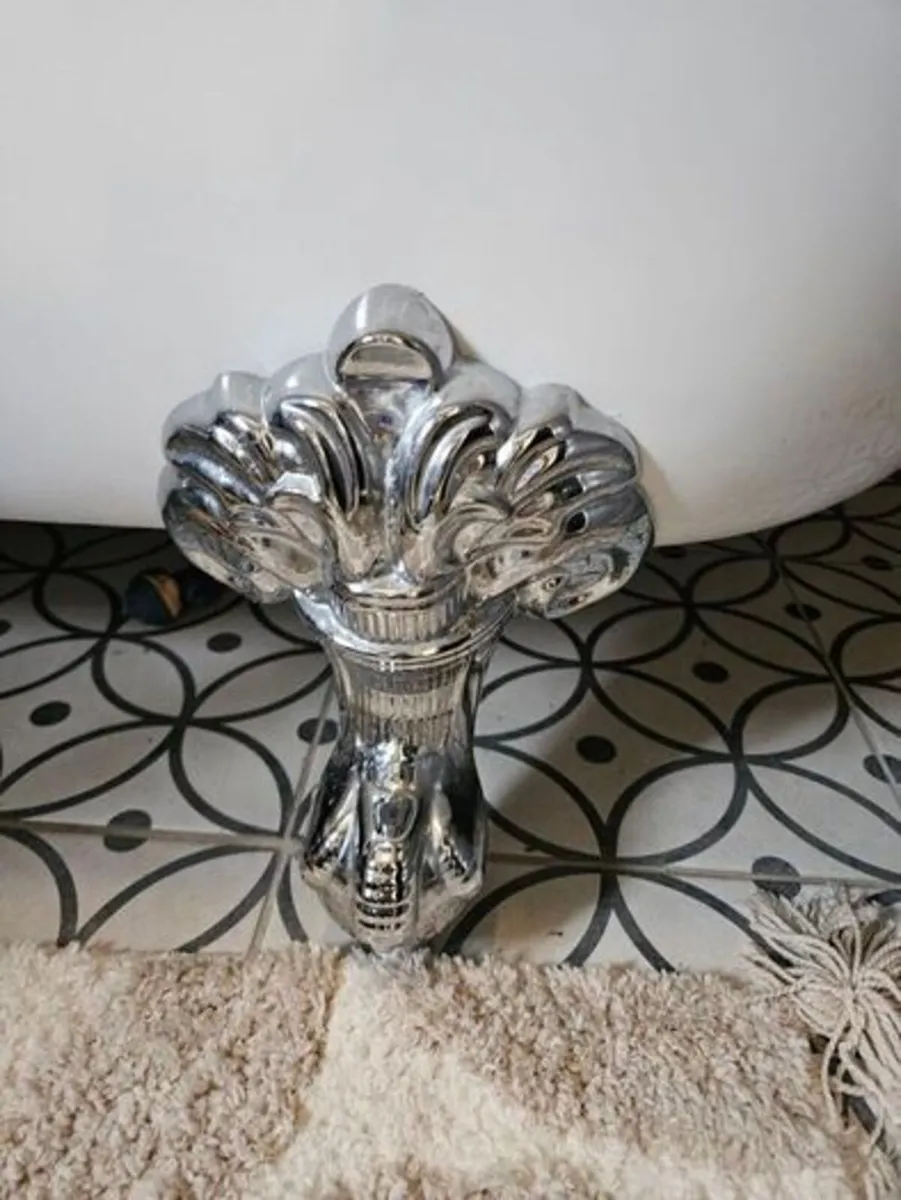 Bath - Free Standing Clawfoot rolltop Bath - Image 2