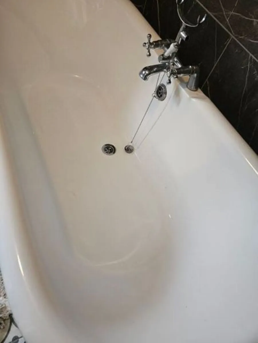 Bath - Free Standing Clawfoot rolltop Bath - Image 3