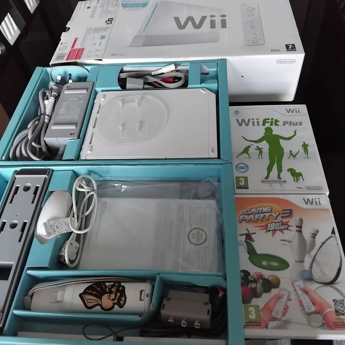 Wii Console (White) with Wii Sports Game - Image 2