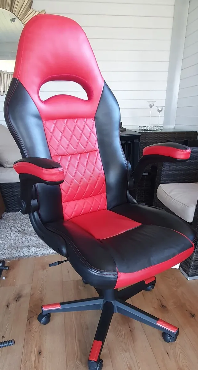 Gaming chair - Image 1