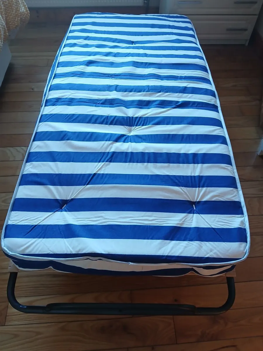 Fold up single bed - Image 1