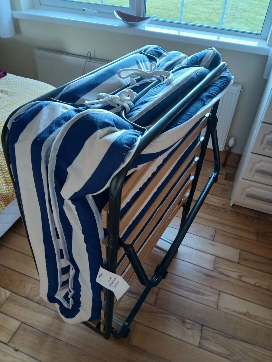 Fold up single bed - Image 2