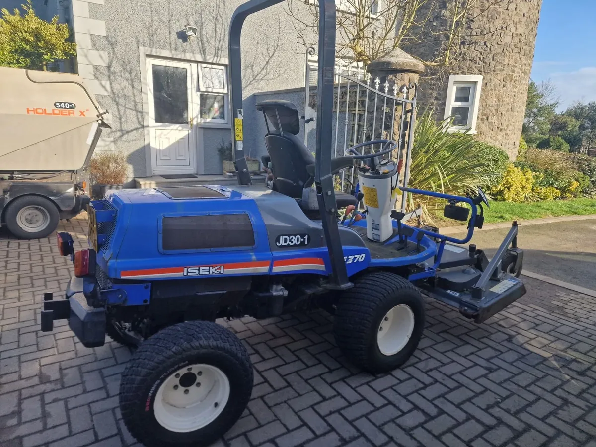 ISEKI 37hp ride on mower lawnmower 800 hours - Image 1