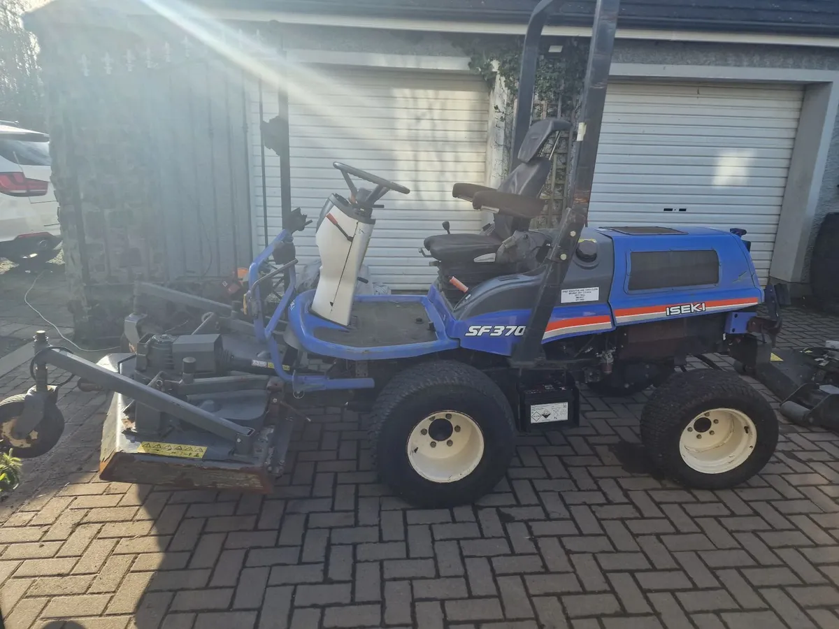 ISEKI 37hp ride on mower lawnmower 800 hours - Image 3