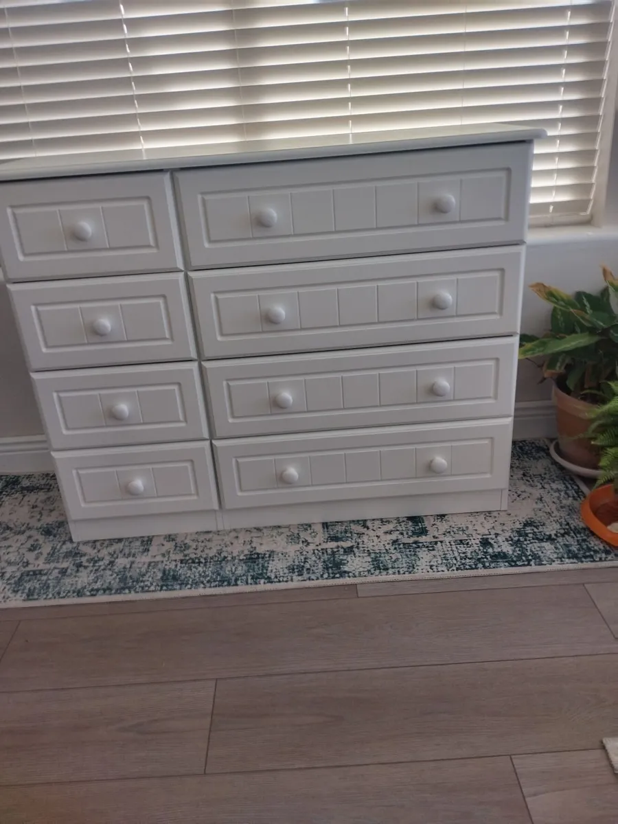 Bedroom furniture - Image 1