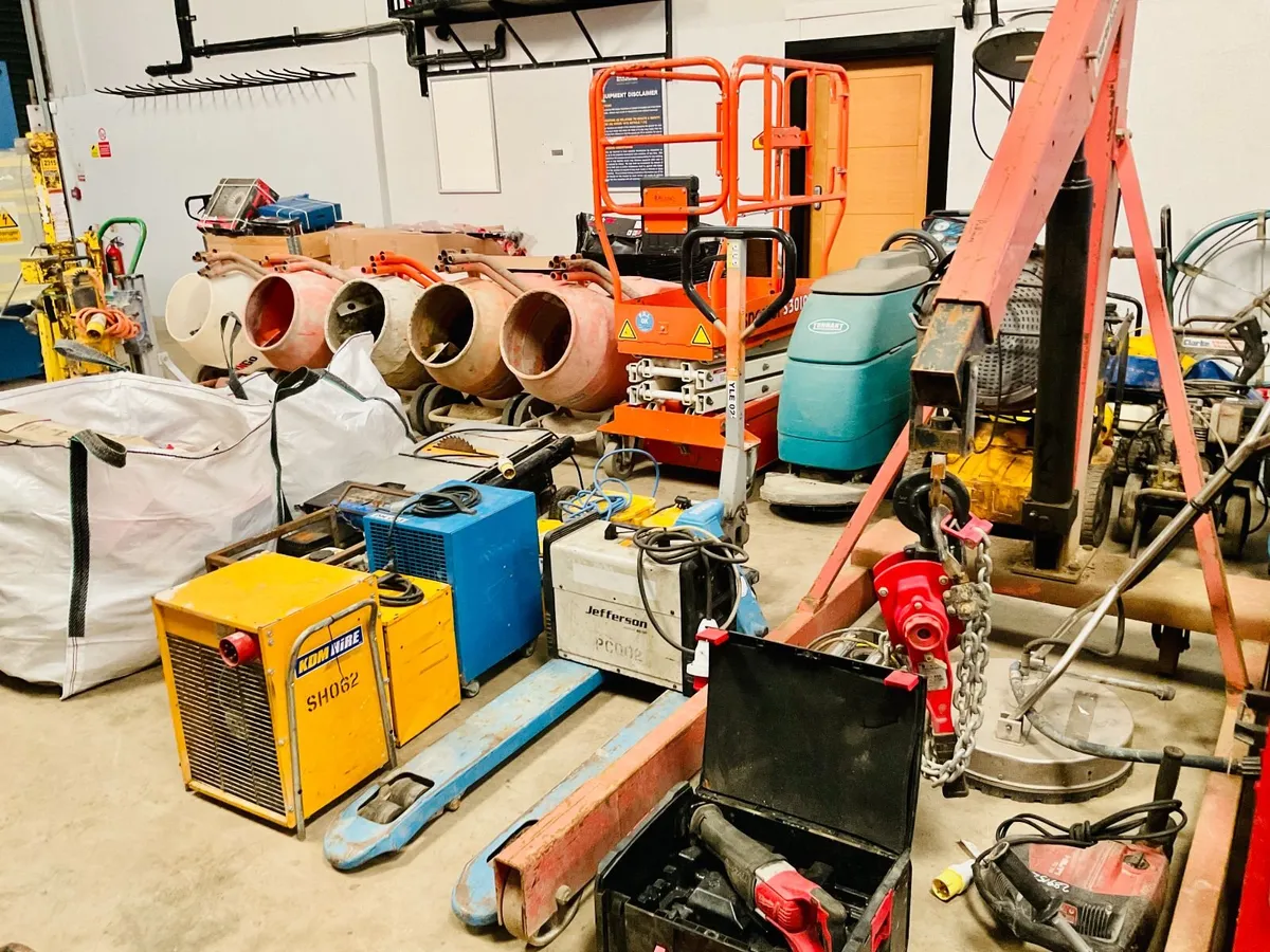 UNURESERVED SMALL TOOL AUCTION - Image 1