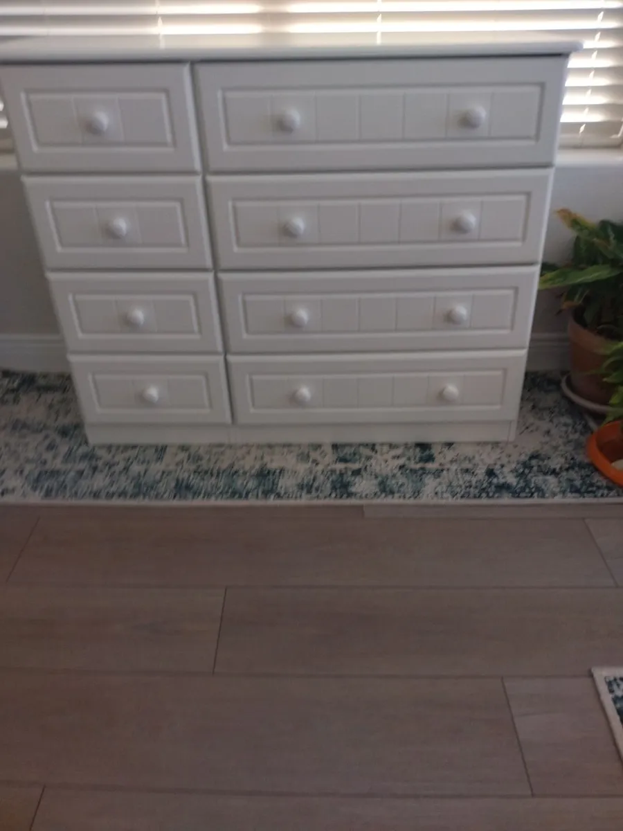 Bedroom furniture - Image 2