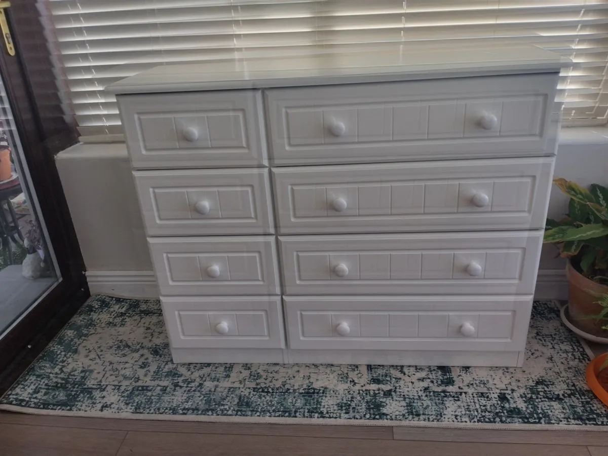 Bedroom furniture - Image 4