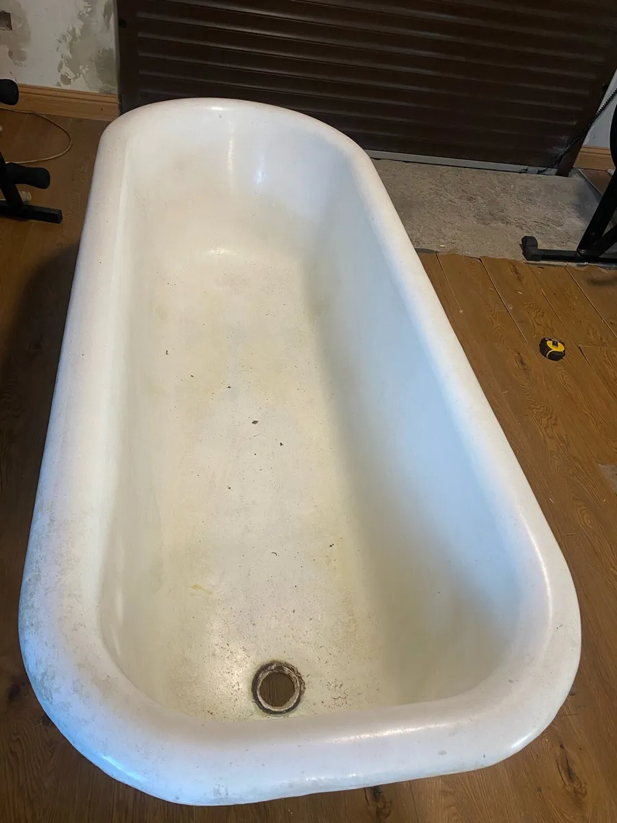 Vintage roll top cast iron bath - Image 3