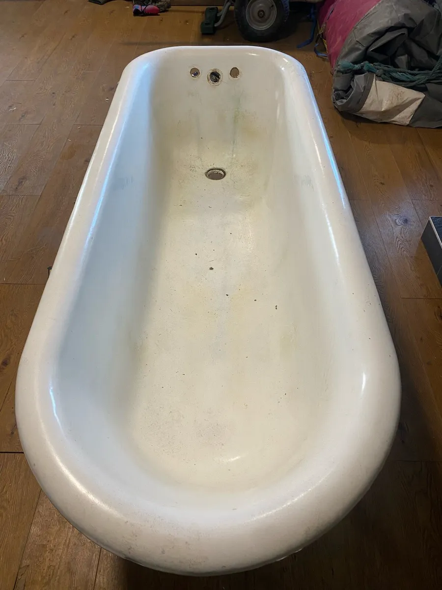 Vintage roll top cast iron bath - Image 4