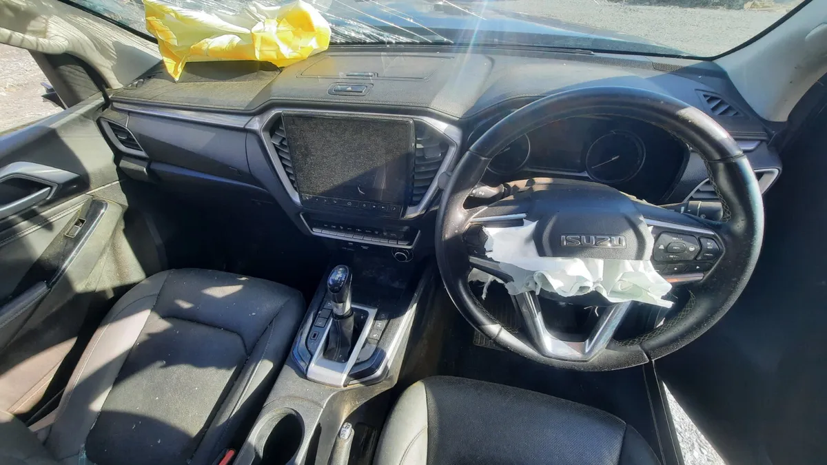 2023 Isuzu D Max For Dismantling - Image 4