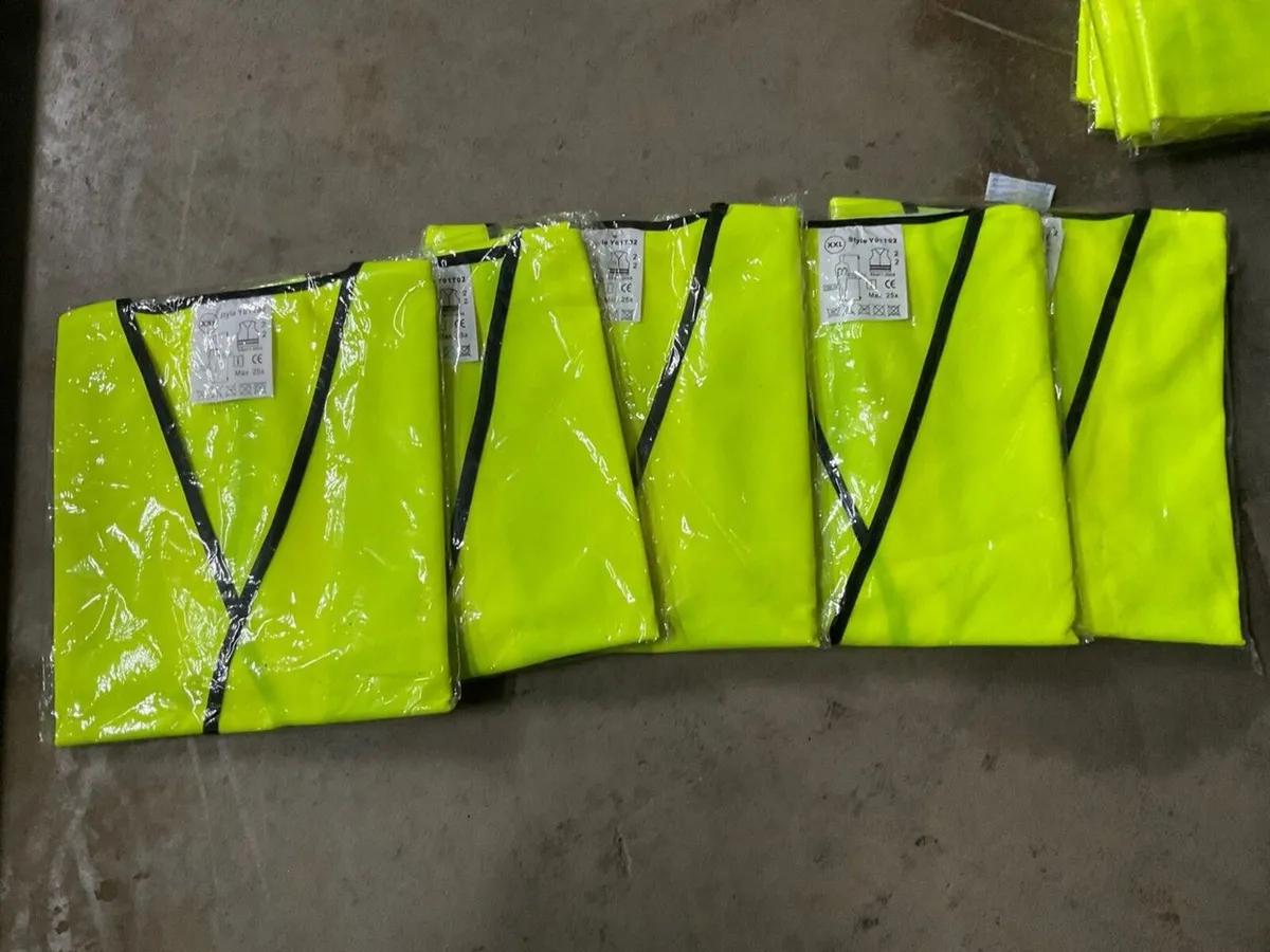 UNRESERVED WORKWEAR AUCTION - Image 4