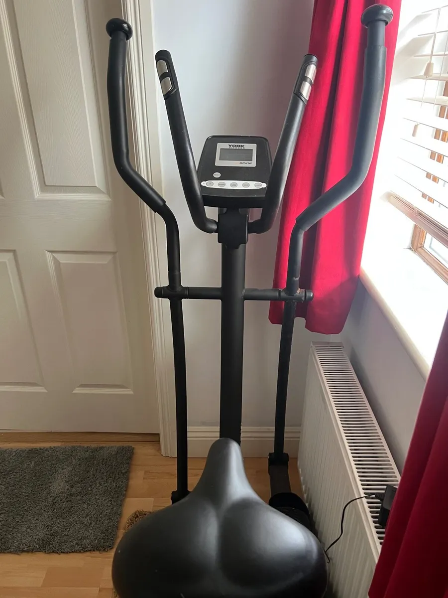 Cross trainer - Image 1