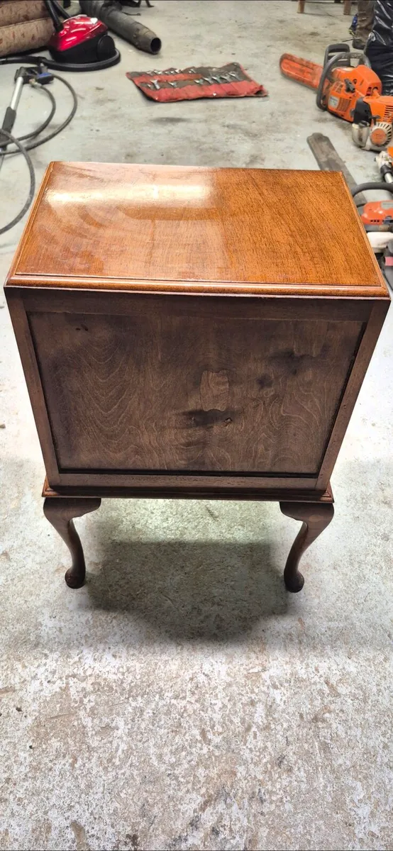 Queen Anne style cabinet - Image 1