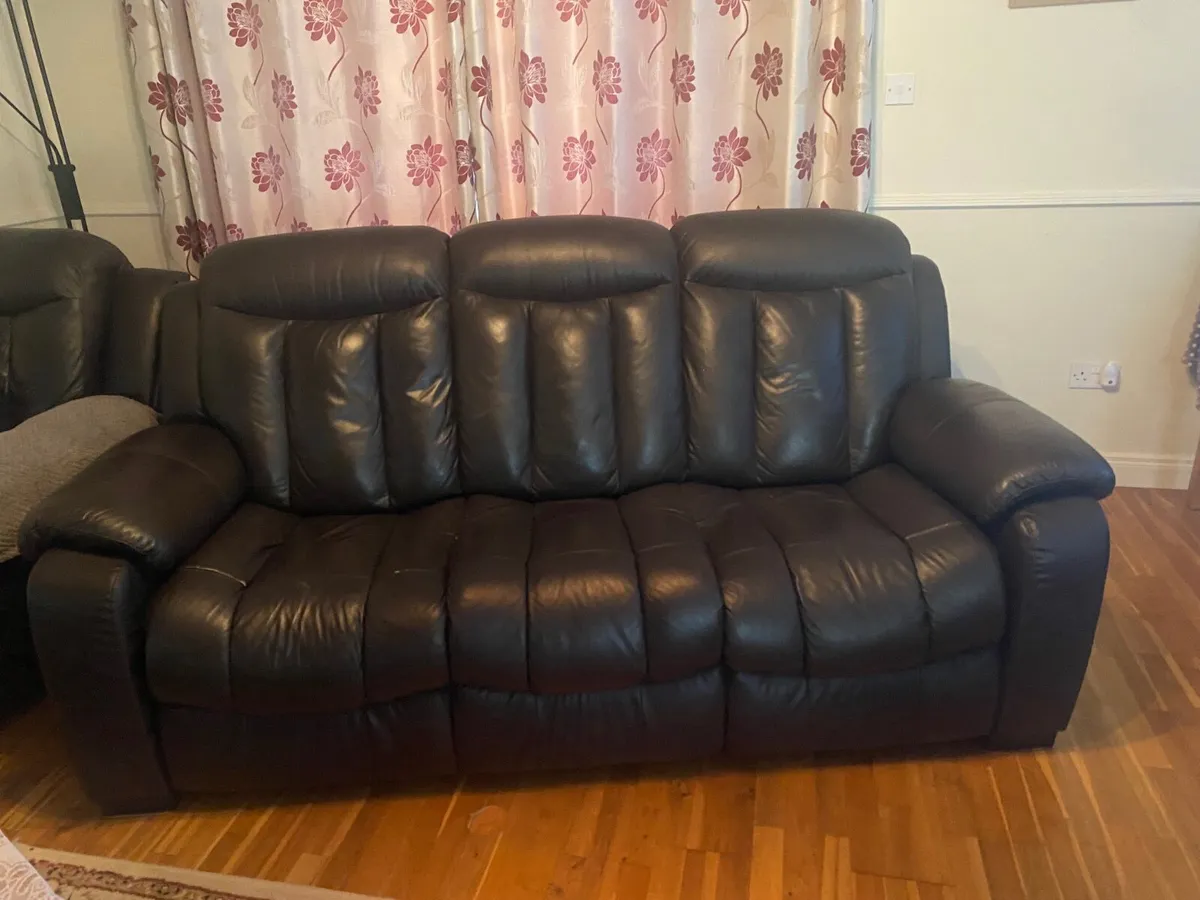 3 seater leather couch and 2 recliner armchairs - Image 1