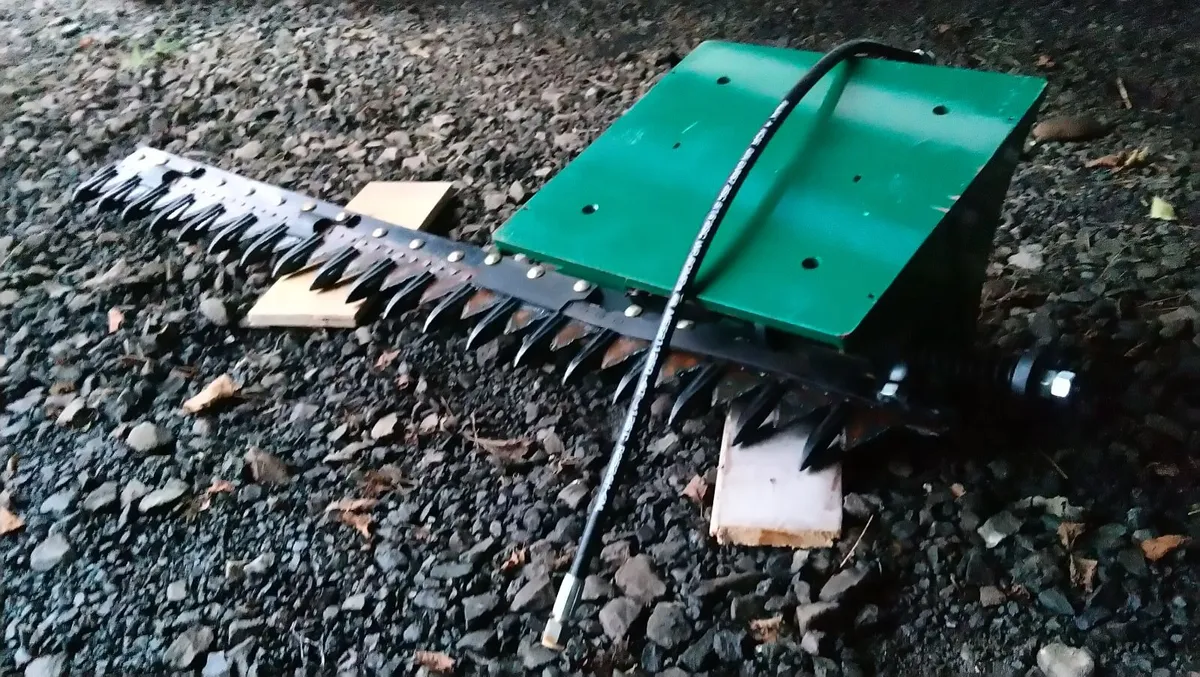 MINI DIGGER HEDGECUTTER 1.5 METRE - Image 4