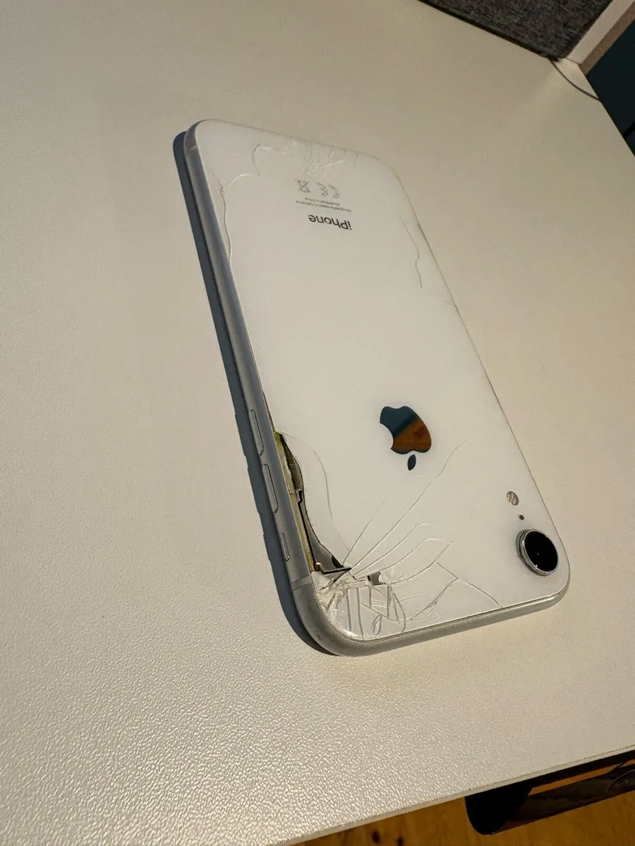 iPhone XR - White - Image 3