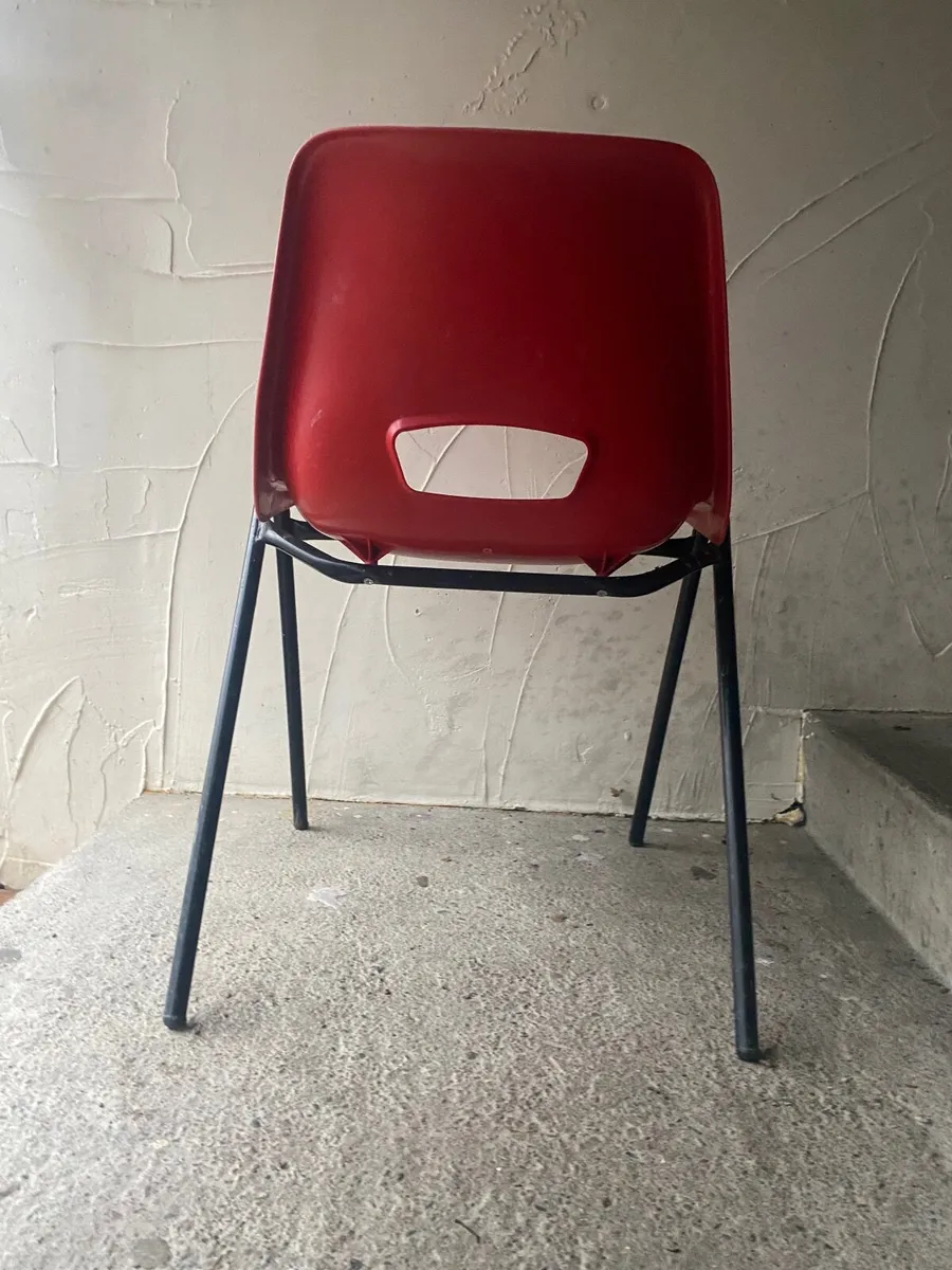 Chesterfield KM Polypropylene Chairs. Red & Grey - Image 3