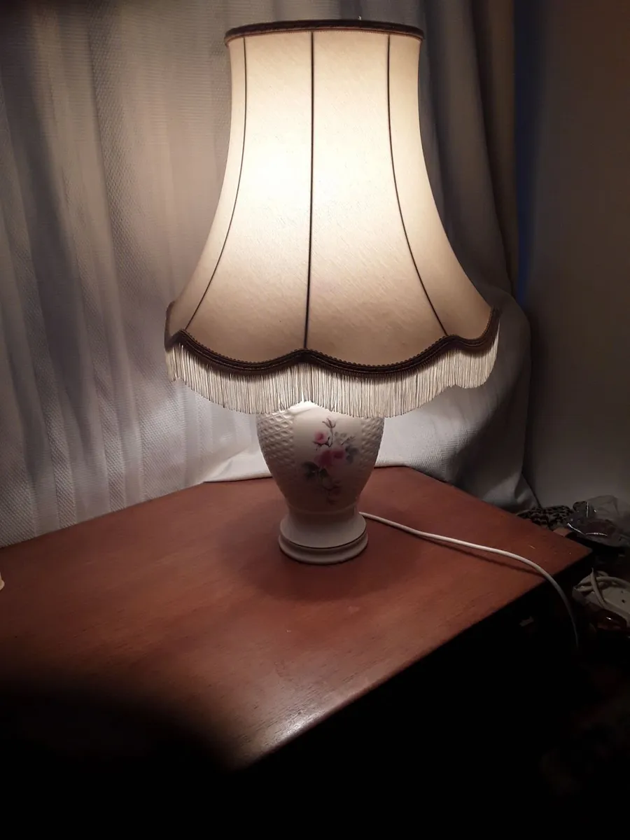 Beautiful vintage table lamp - Image 1