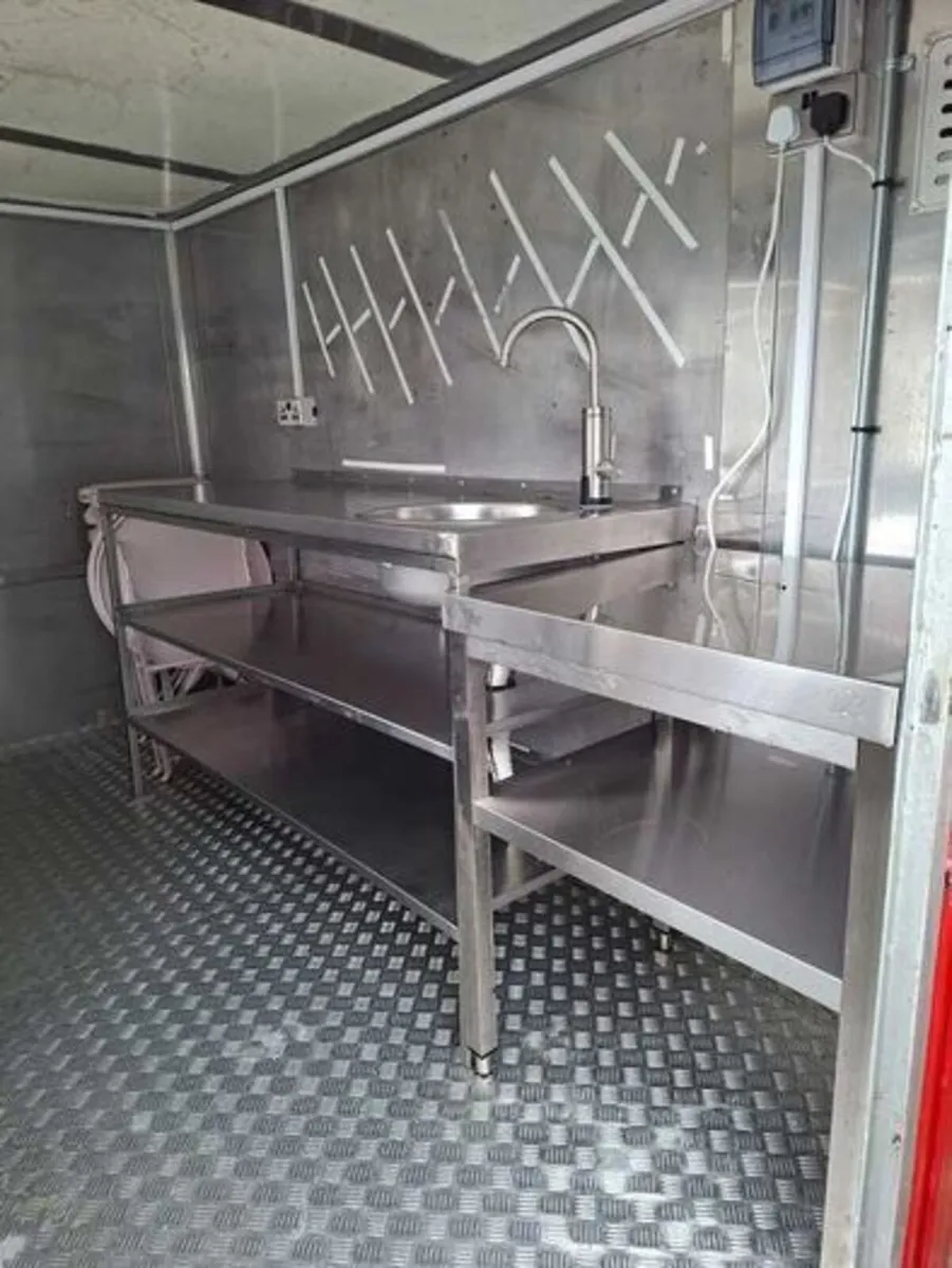 Catering trailer - Image 1