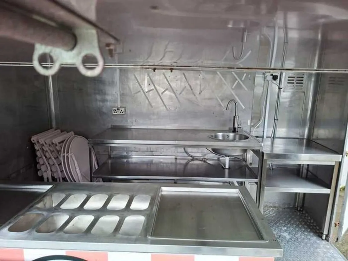 Catering trailer - Image 3