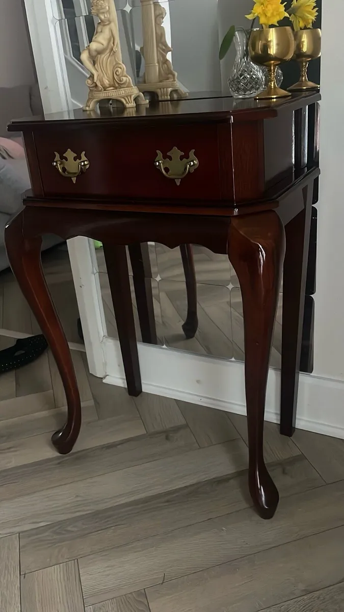 Vintage 1980s Queen Anne Style Side Table w/Drawer - Image 2