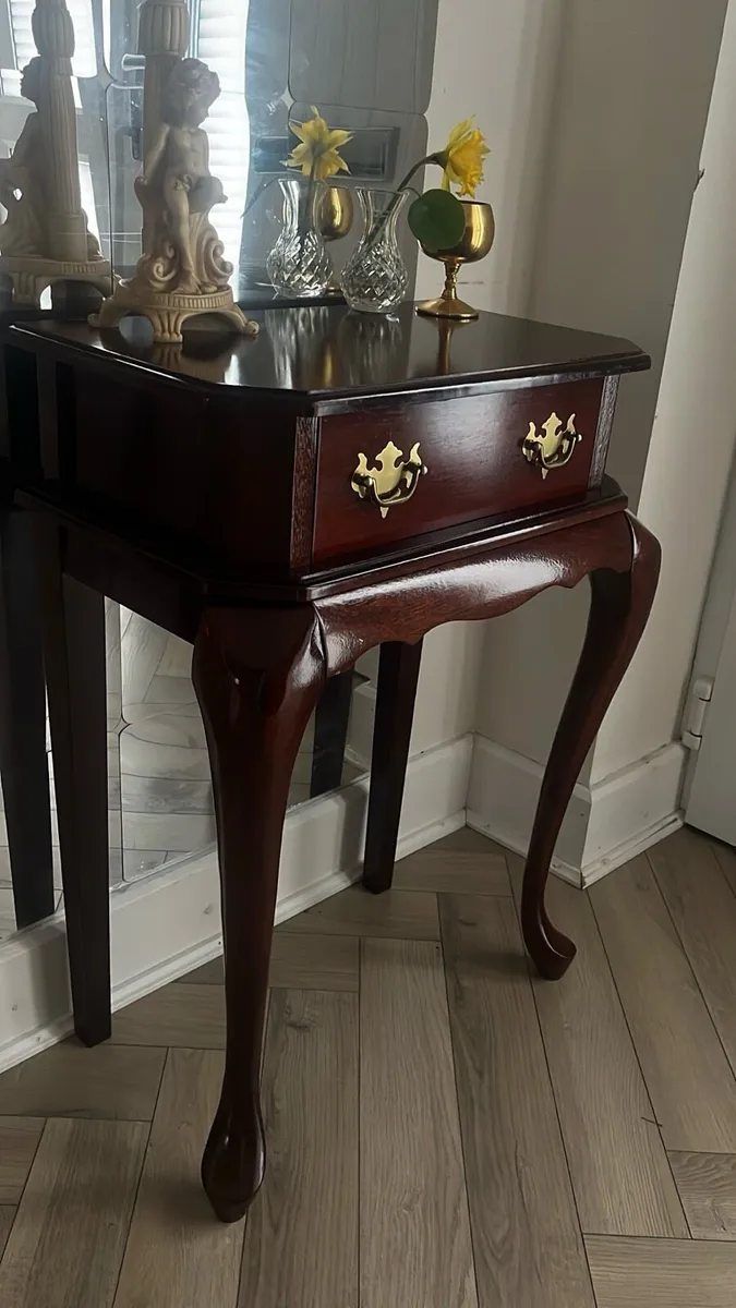 Vintage 1980s Queen Anne Style Side Table w/Drawer - Image 1