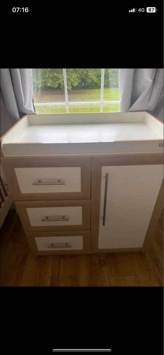 Cot & changing table - Image 4