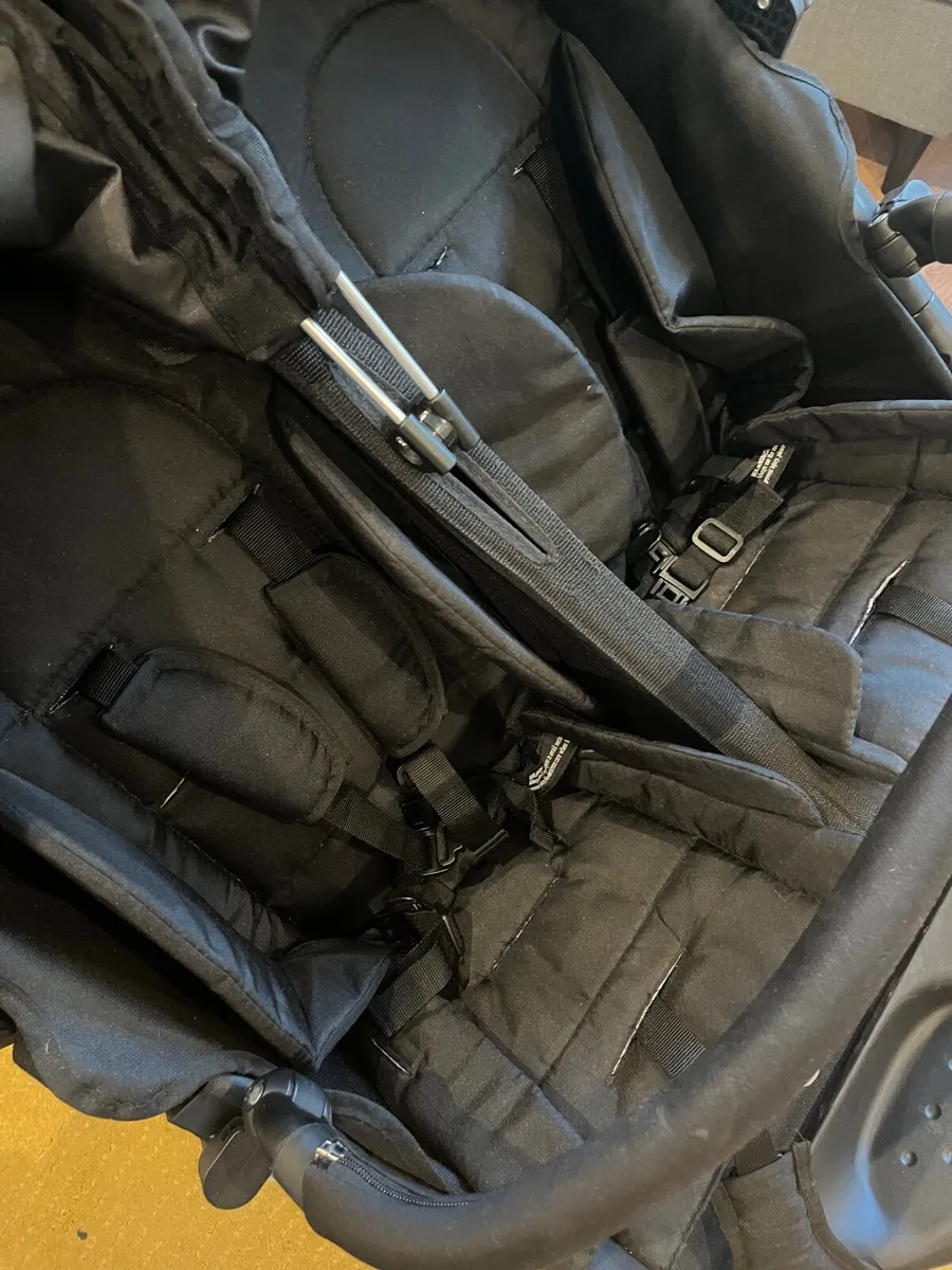 Out and about double buggy - Image 4