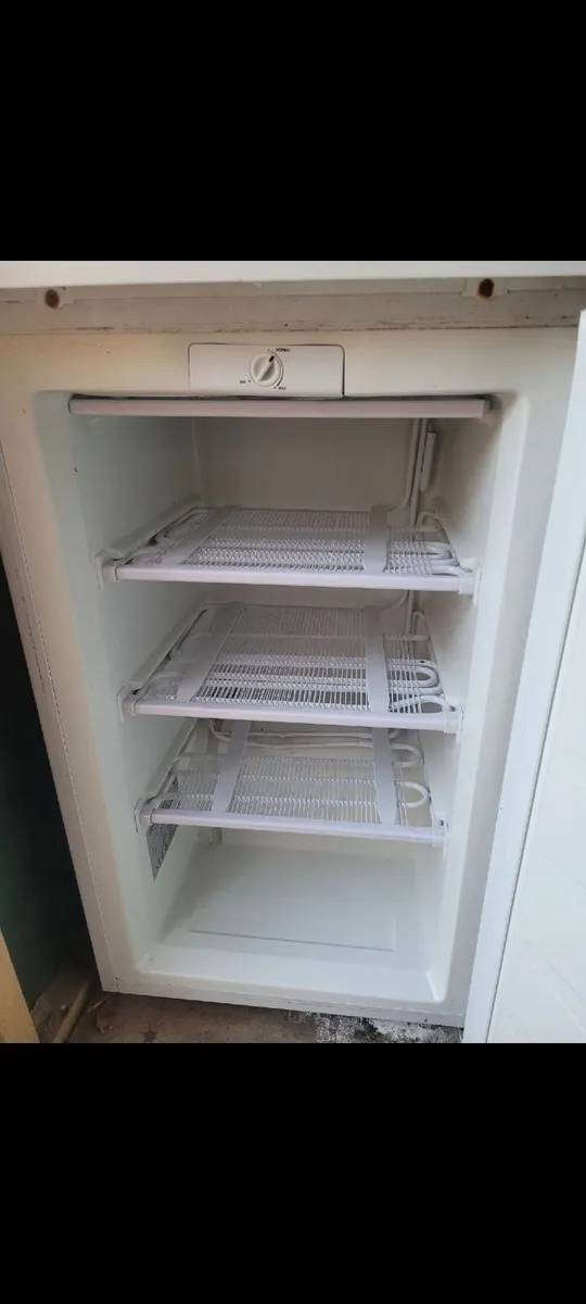 Under counter freezer - Image 2