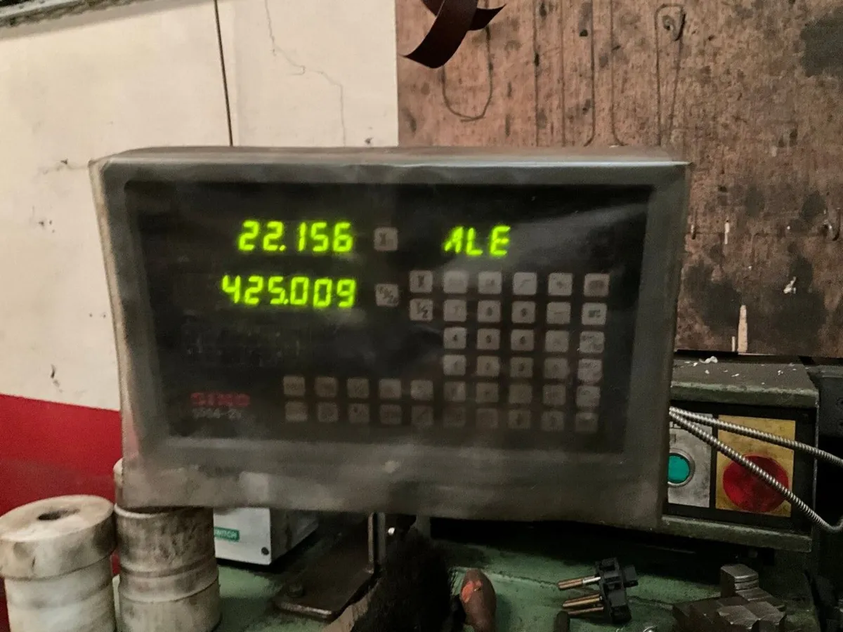 TOS TRENCIN SUI40 3 PHASE LATHE - Image 4