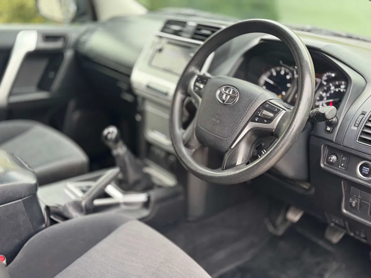 Toyota Land Cruiser 2019, 2 Seats, Commercial - Image 3