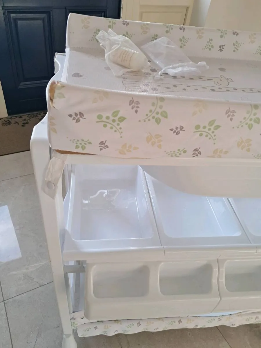 Baby Changing Station - Image 1