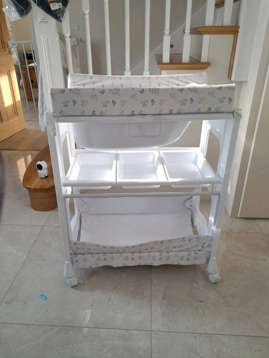 Baby Changing Station - Image 2