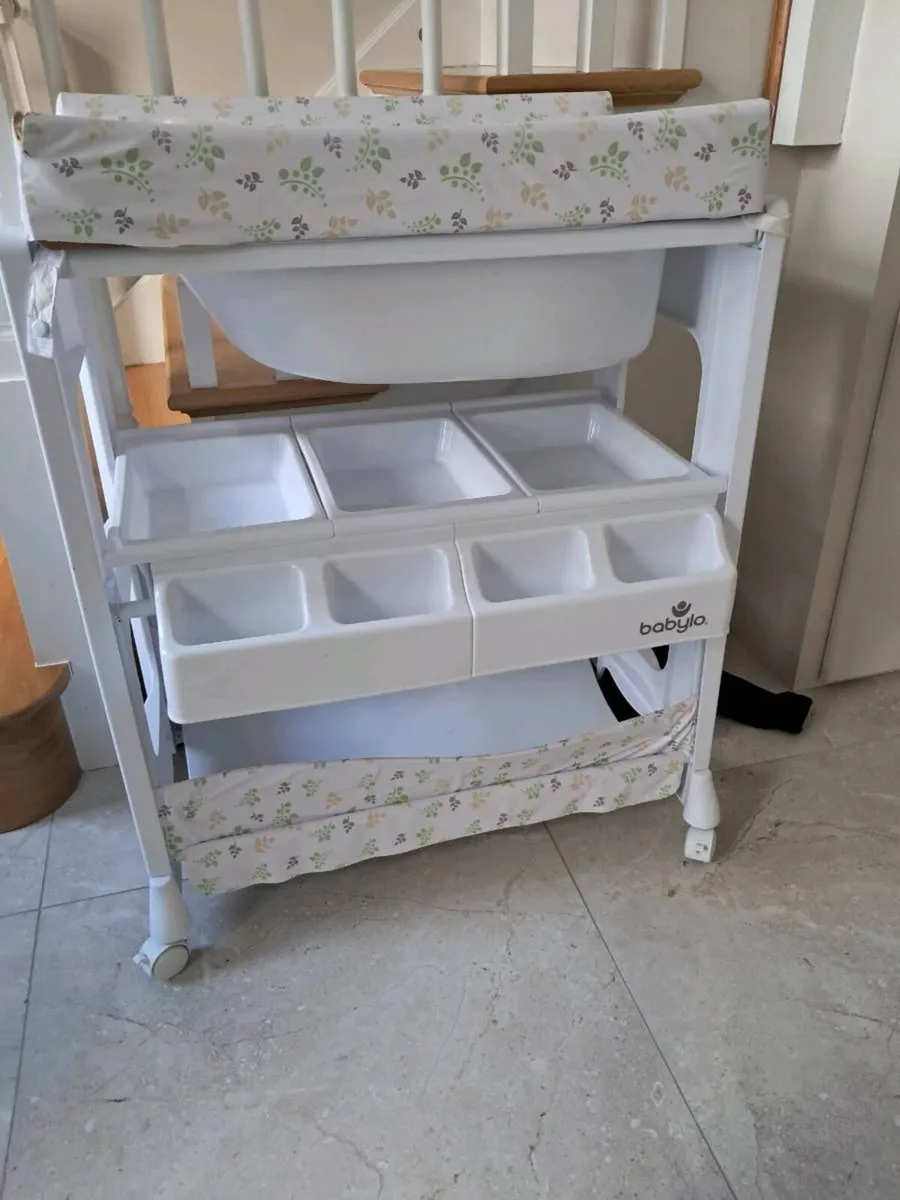 Baby Changing Station - Image 3
