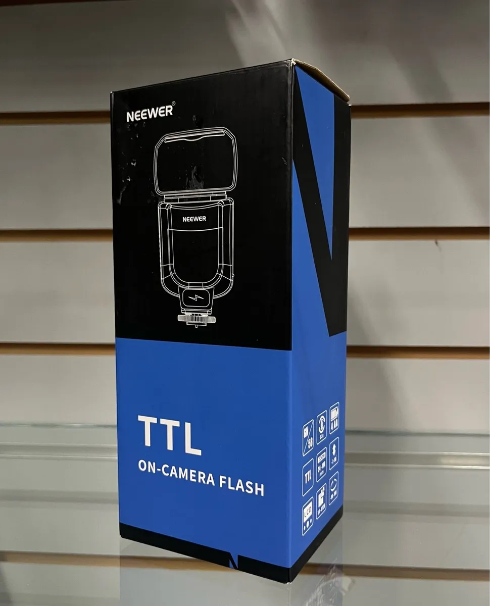 Neewer TTL ON-Camera Flash - Image 1