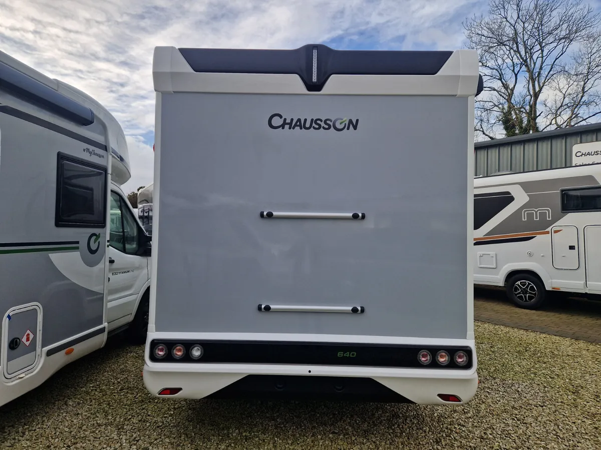 NEW CHAUSSON 720 TITANIUM AUTO MOTORHOME - Image 2