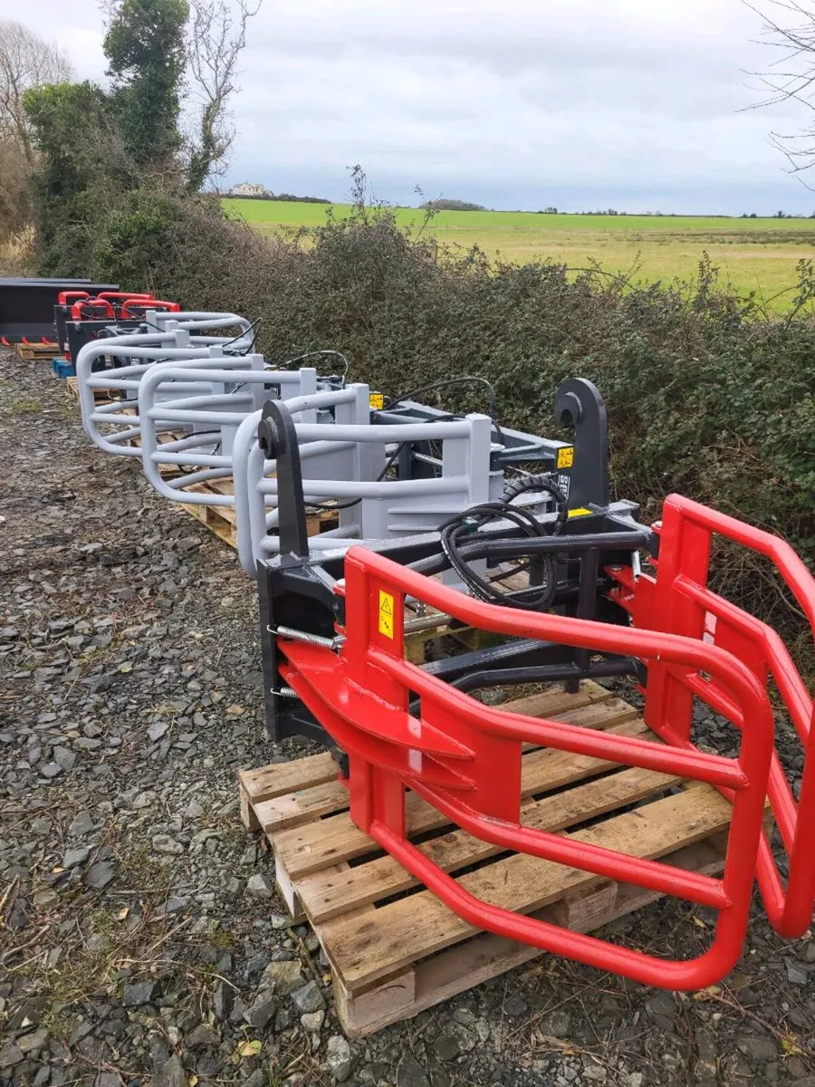 Bale grabs - Image 1